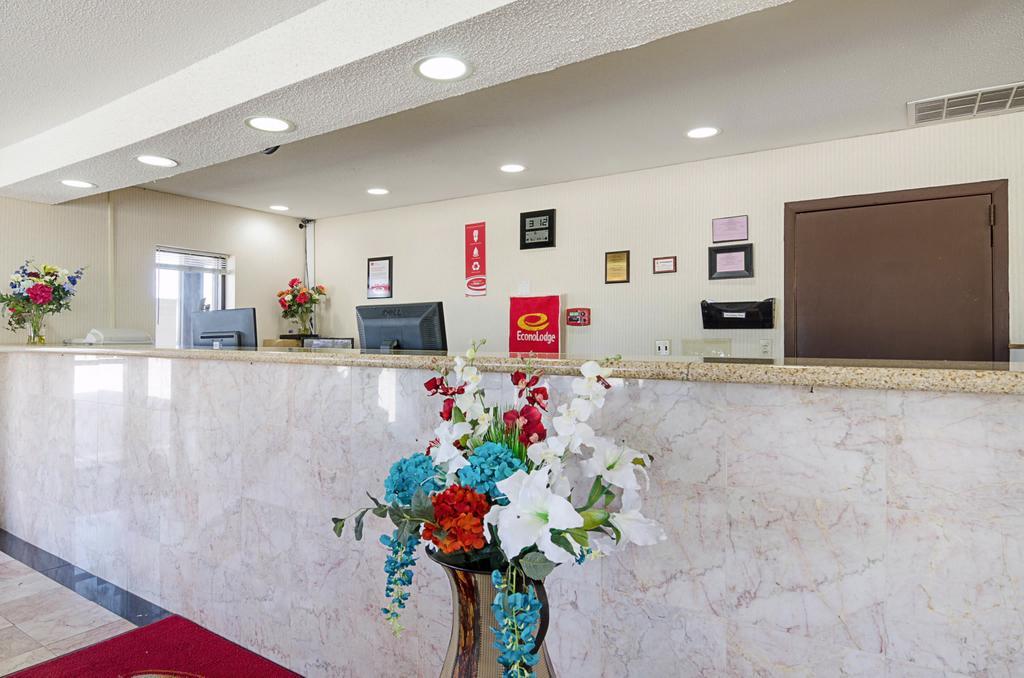 Econo Lodge Mcpherson Exterior foto