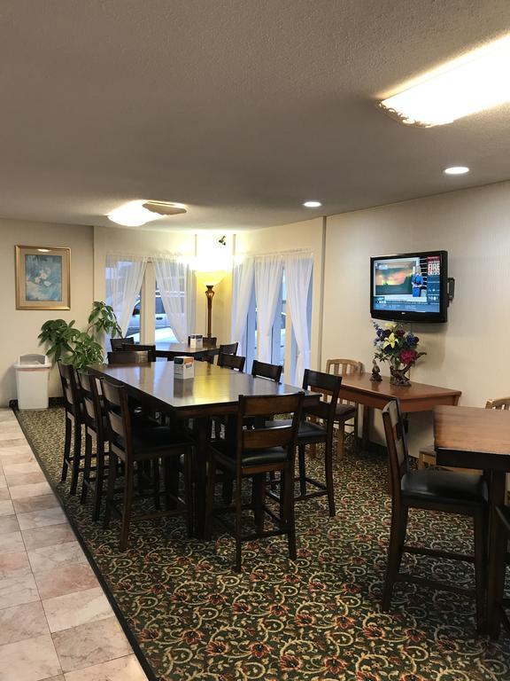 Econo Lodge Mcpherson Exterior foto
